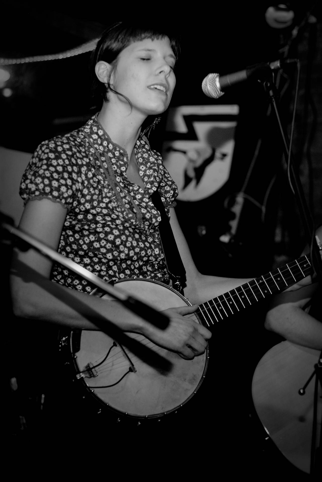 Allison de Groot on claw-hammer banjo.