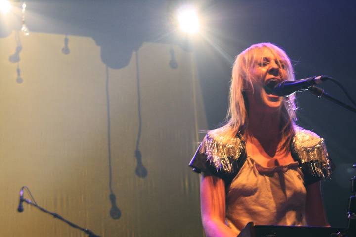 em Emily Haines with Metric concert photo