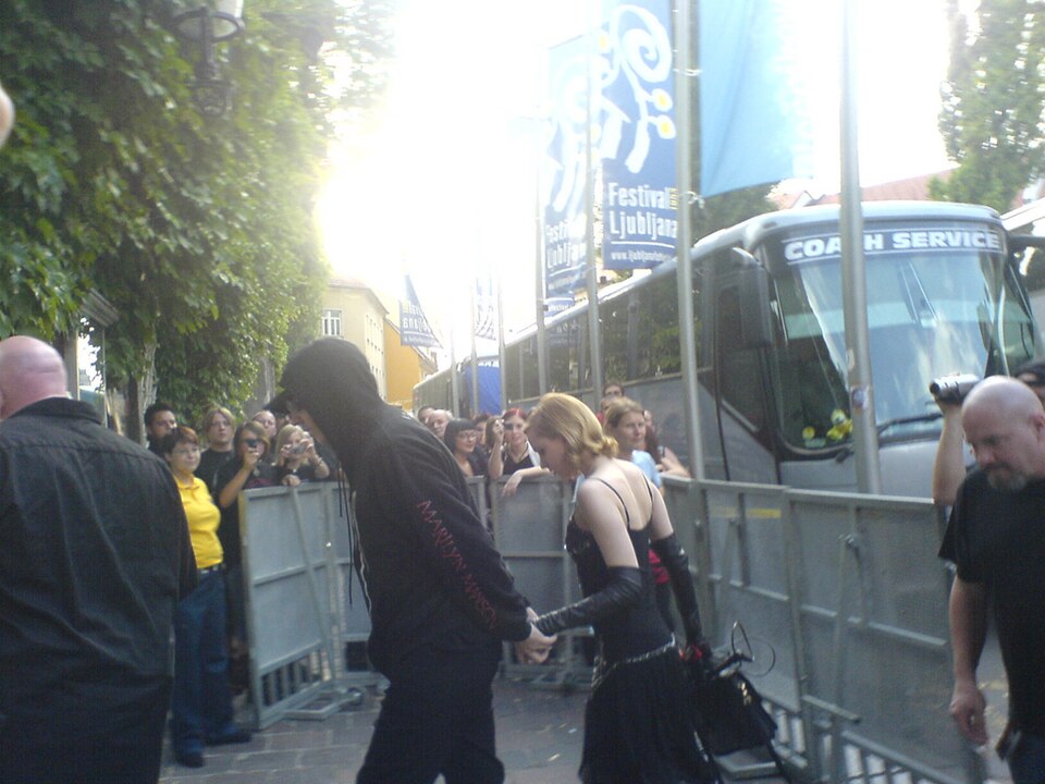 Marilyn Manson and Evan Rachel Wood before a concert in Ljubljana, Slovenia, on June 20 2007. Photo by Vudy, via Wikimedia Commons. Public domain.