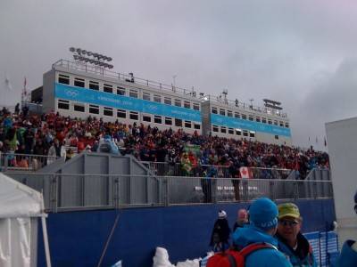 Crowd warming up before womens sbx