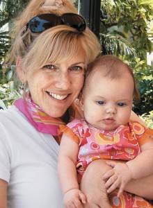John Edwards consort Rielle Hunter with baby Frances Quinn. Courtesy National Enquirier