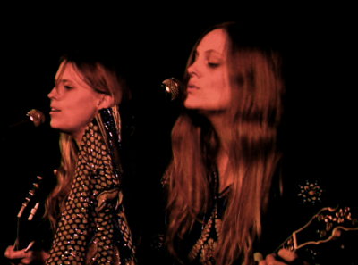 The Chapin Sisters at the Media Club, Dec 12 2009. Emmanuelle Prompt photo