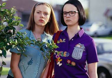 Scarlett Johansson and Thora Birch in Ghost World movie image.