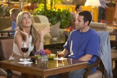 Jennifer Aniston and Adam Sandler in Just Go With It.
