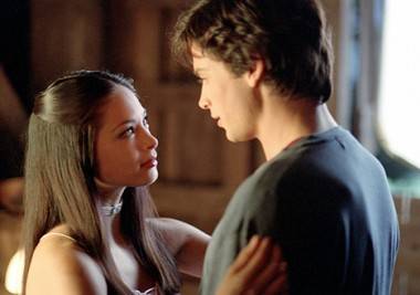Kristin Kreuk and Tom Welling in Smallville.