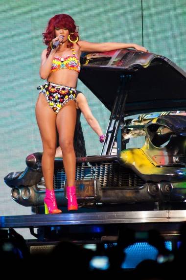Rihanna at Rogers Arena photo