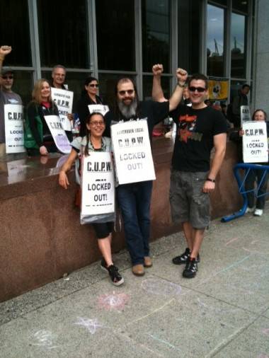 Steve Earle on the Canada Post picket line.