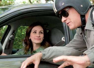 larry-crowne Julia Roberts and Tom Hanks in Larry Crowne.