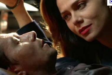 Gary Oldman and Lena Olin in Romeo is Bleeding movie image