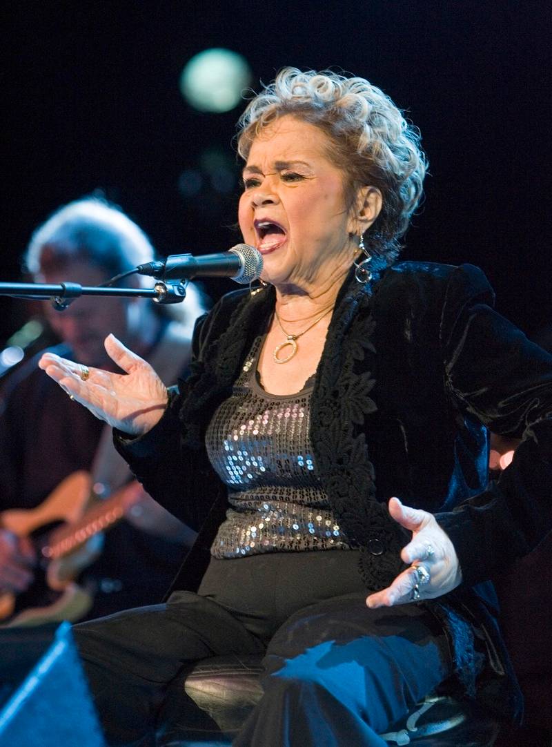Etta James dies at 73