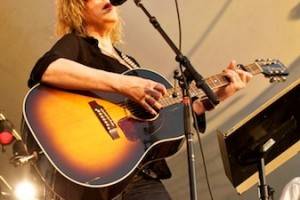Lucinda Williams concert photo