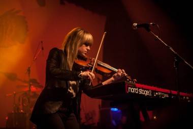 Anna Bulbrook with Airborne Toxic Event Vancouver Vogue