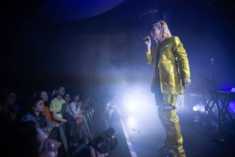 Broods at the Vogue Theatre, Vancouver, Apr 2 2019. Kirk Chantraine photo.