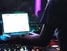 dsc_0494_flyinglotus_overshoulder