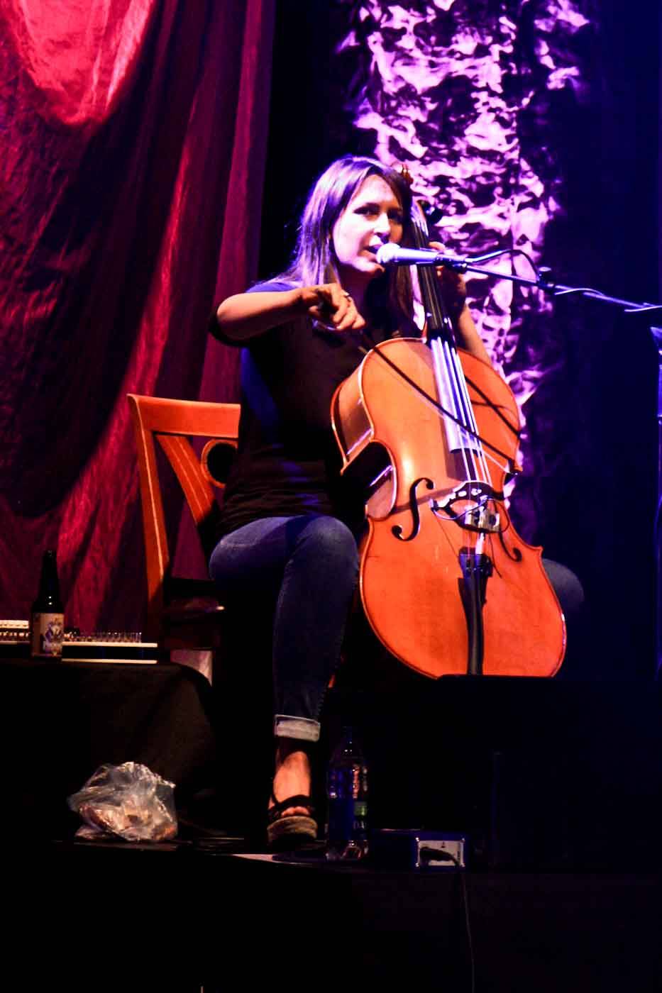 lauramarling04