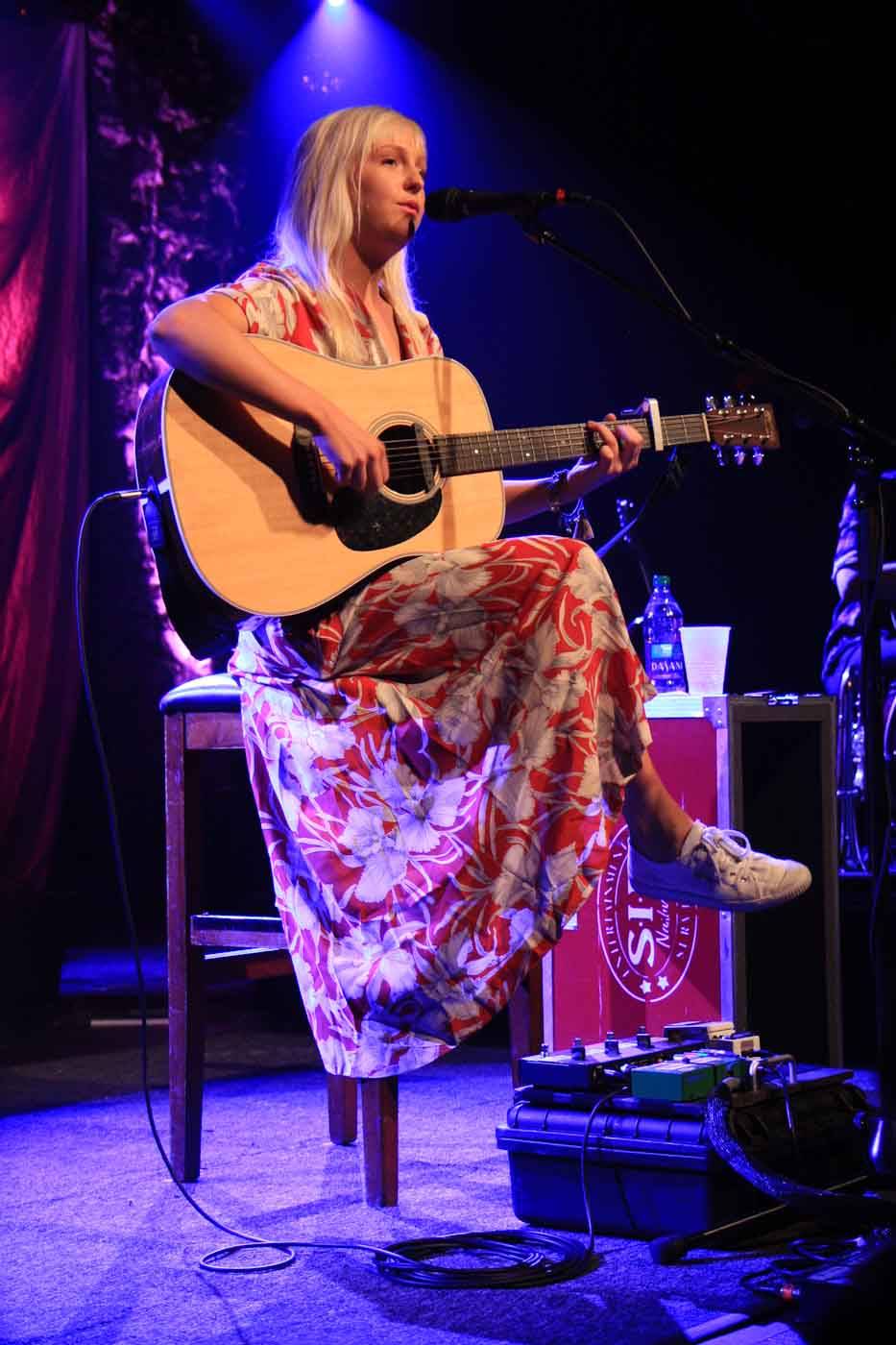 lauramarling06